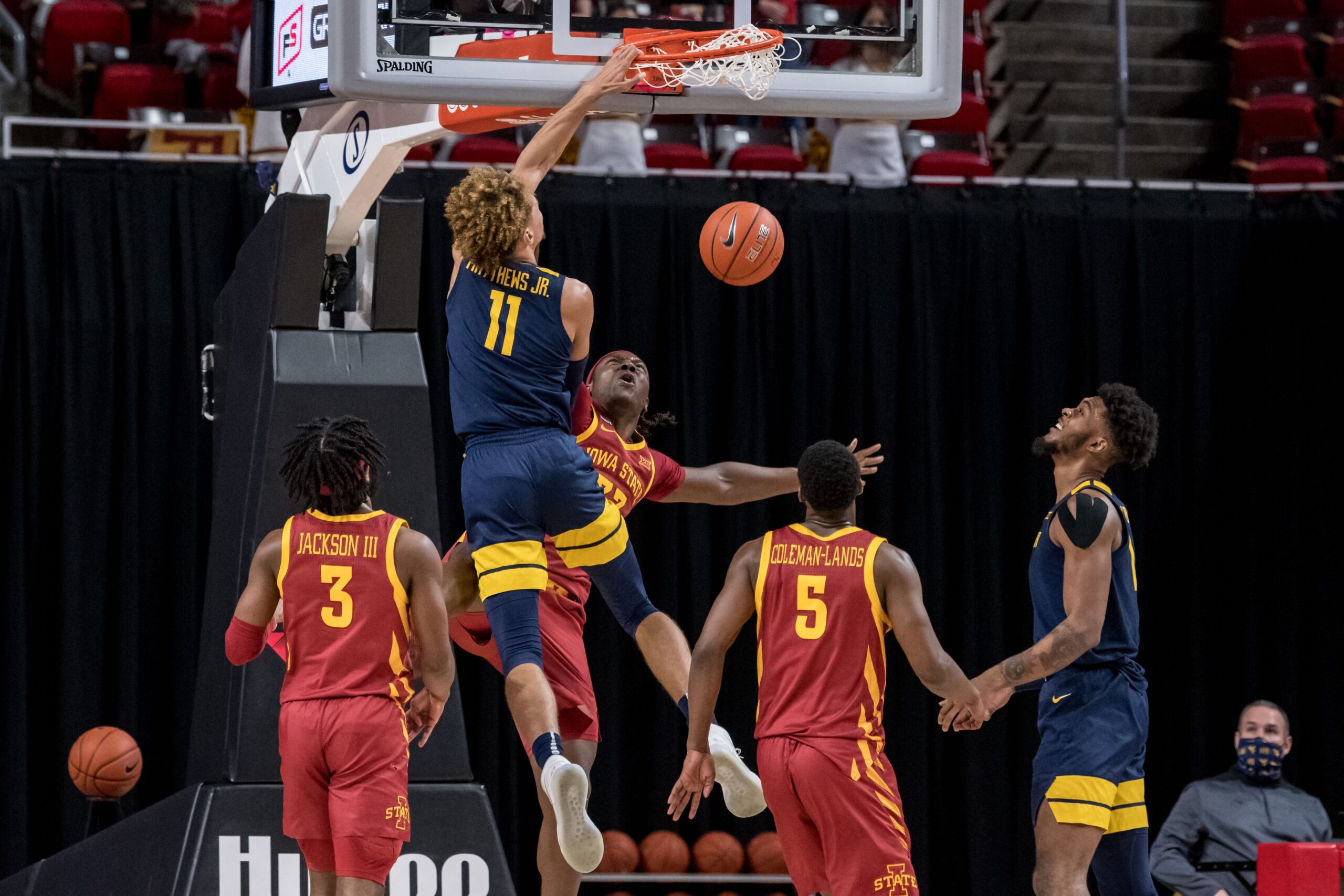 NOTEBOOK: Matthews Jr.'s slam dunk, 13 points a big boost for No. 17 West Virginia in win against Iowa State